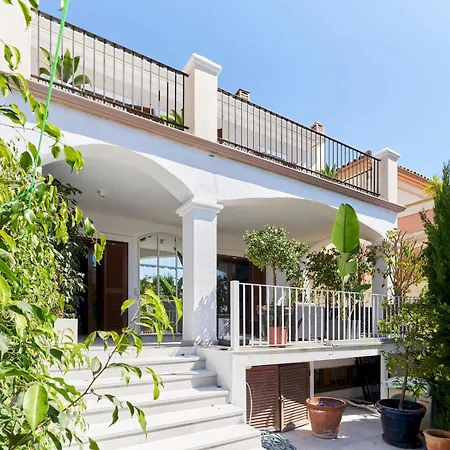 בית נופש Beautifully Renovated Summer House Pass The Keys מארבלה