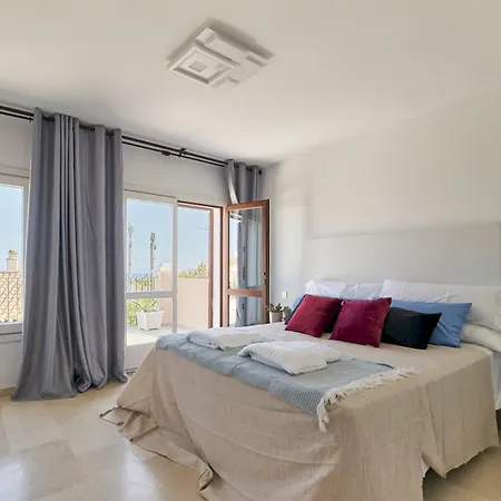 Beautifully Renovated Summer House Pass The Keys * מארבלה