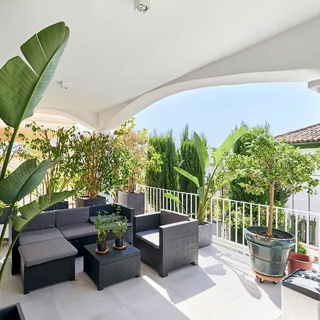 Beautifully Renovated Summer House Pass The Keys בית נופש
