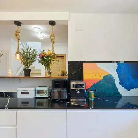 Beautifully Renovated Summer House Pass The Keys *