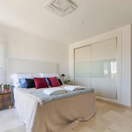 בית נופש Beautifully Renovated Summer House Pass The Keys