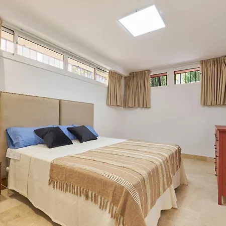 Beautifully Renovated Summer House Pass The Keys בית נופש *