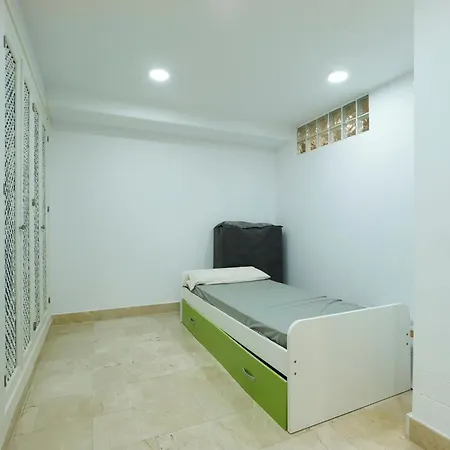 בית נופש Beautifully Renovated Summer House Pass The Keys מארבלה