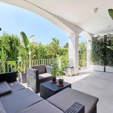 Beautifully Renovated Summer House Pass The Keys *