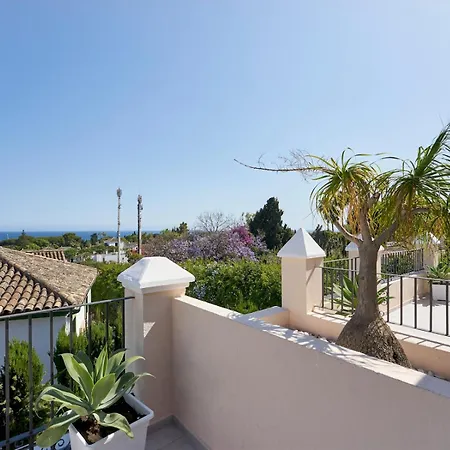 Beautifully Renovated Summer House Pass The Keys בית נופש