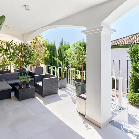 Beautifully Renovated Summer House Pass The Keys *