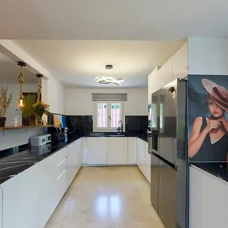 Beautifully Renovated Summer House Pass The Keys Holiday home