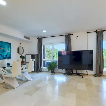 Holiday home Beautifully Renovated Summer House Pass The Keys
