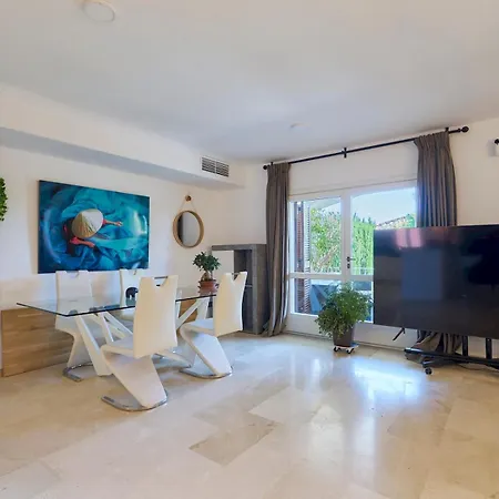 Beautifully Renovated Summer House Pass The Keys