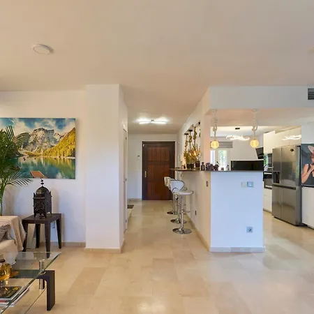 Beautifully Renovated Summer House Pass The Keys