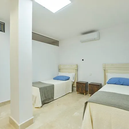 Beautifully Renovated Summer House Pass The Keys Marbella