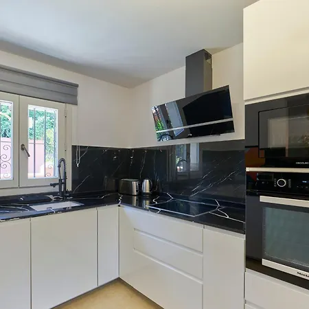 Holiday home Beautifully Renovated Summer House Pass The Keys