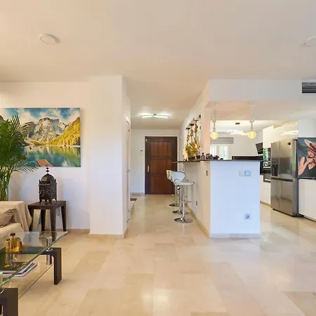 Beautifully Renovated Summer House Pass The Keys Marbella