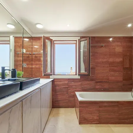 Beautifully Renovated Summer House Pass The Keys